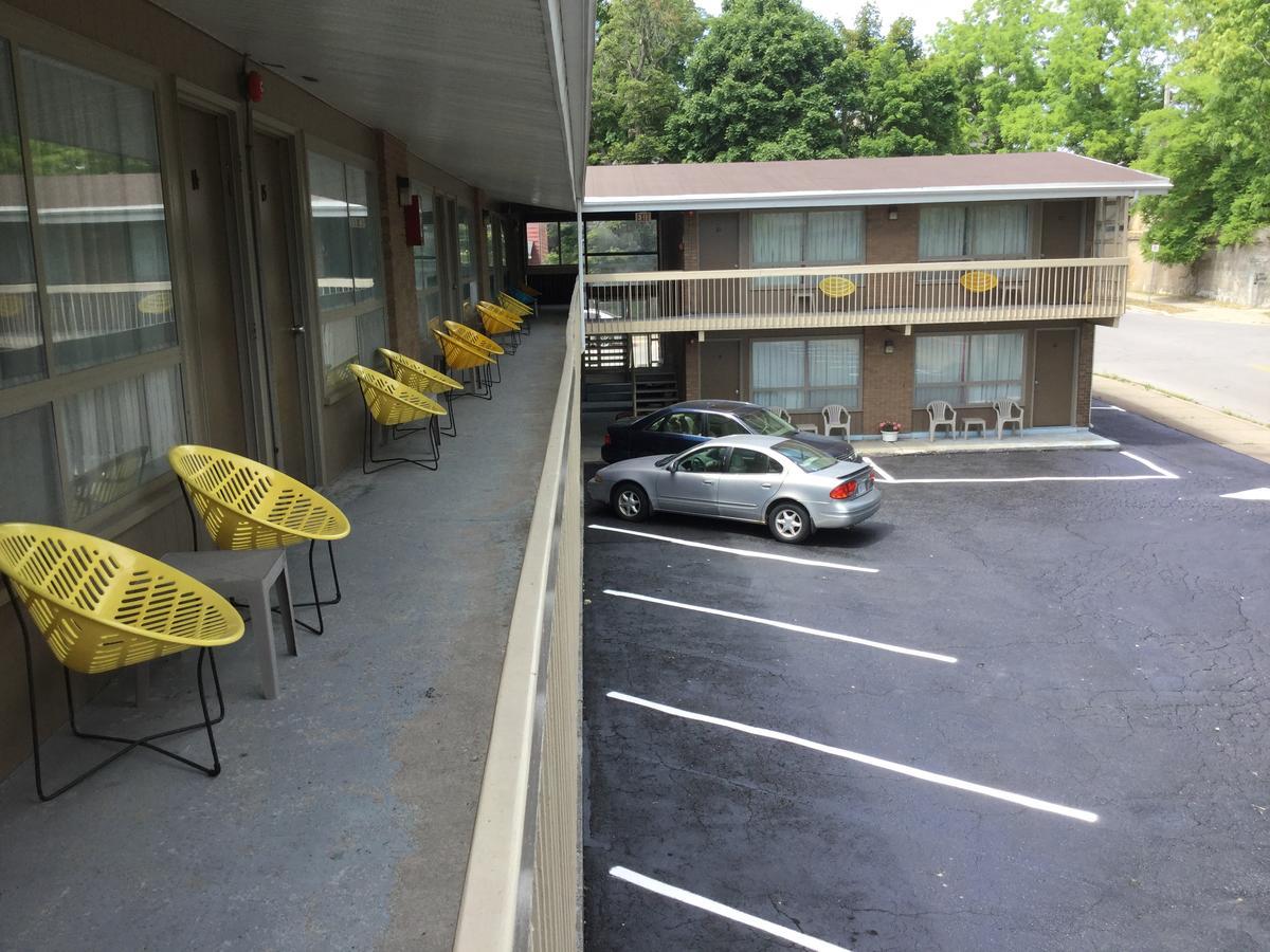 Parkway Motel 2*
